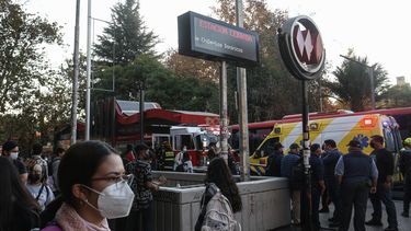 Metro informa que debió cerrar 10 estaciones de la Línea 1 en plena hora punta