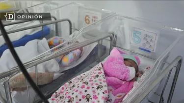 El Desconcierto | 17802 una fila de recien nacidos en cunas en un hospital.webp