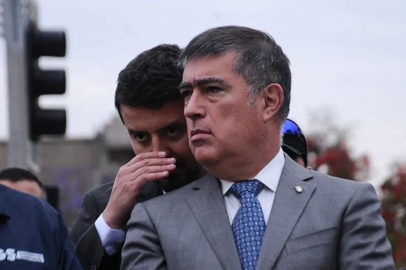 contraloria oficia a desbordes (rn) y a la superintendenta de educacion por ataque con bencina a profesoras del instituto nacional.webp