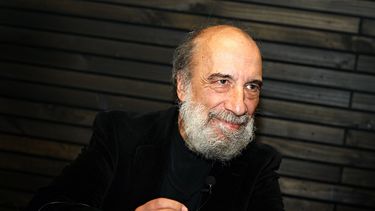 Respuesta a Raúl Zurita: Ustedes son los que le hacen el juego a la derecha