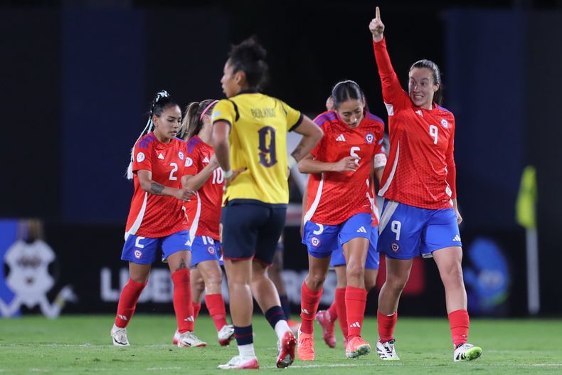 19479 roja femenina.jpg