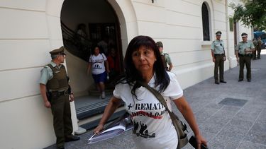 El problema no es la fe, sino los millones que gastan: Andha Chile se tomó las dependencias de la sede donde alojará el Papa
