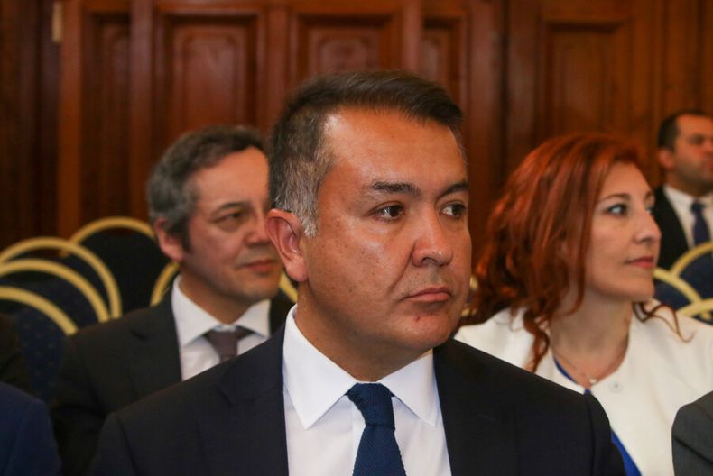 A_UNO_1411195.jpg