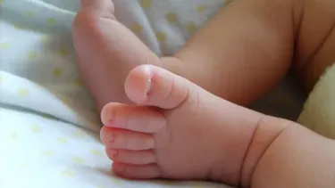 Alerta internacional por silla mecedora de reconocida marca para bebés: Riesgo de asfixia se incrementa