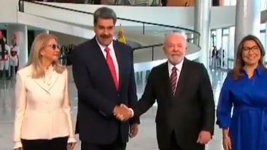 Lula Da Silva recibe a Nicolás Maduro, el primer presidente en arribar a la cumbre sudamericana
