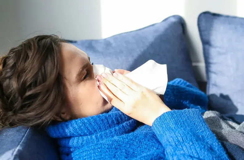 el frio no te enferma virologos revelan que ocurre con tu cuerpo durante el invierno y por que aumentan los contagios.webp