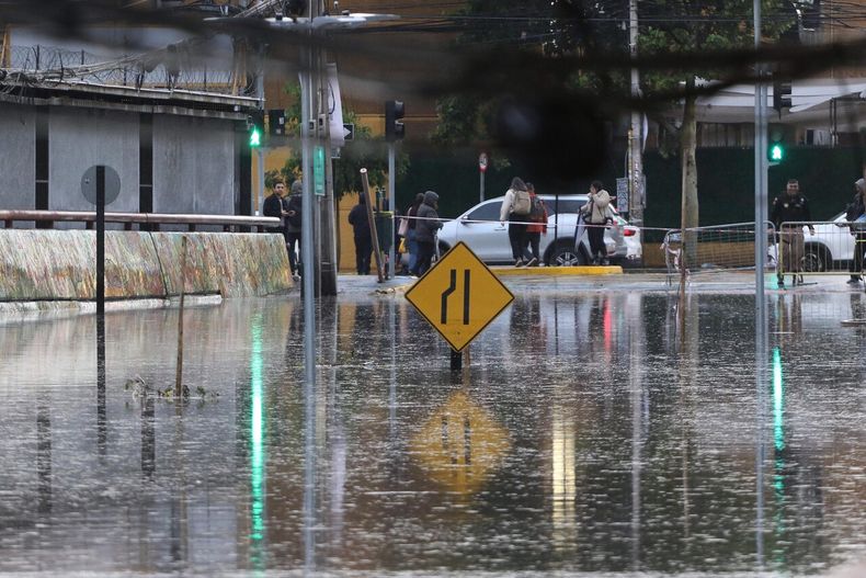 Santiago colapsó con 10 minutos de tormenta severa