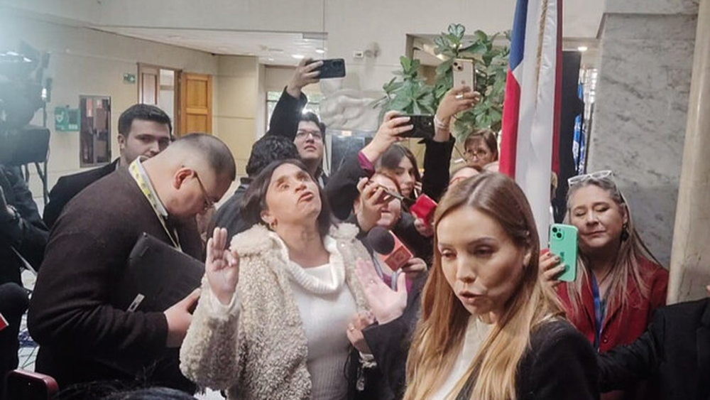 Fuerte discusión entre senadoras Fabiola Campillai y Camila Flores. Créditos: Agencia Uno.