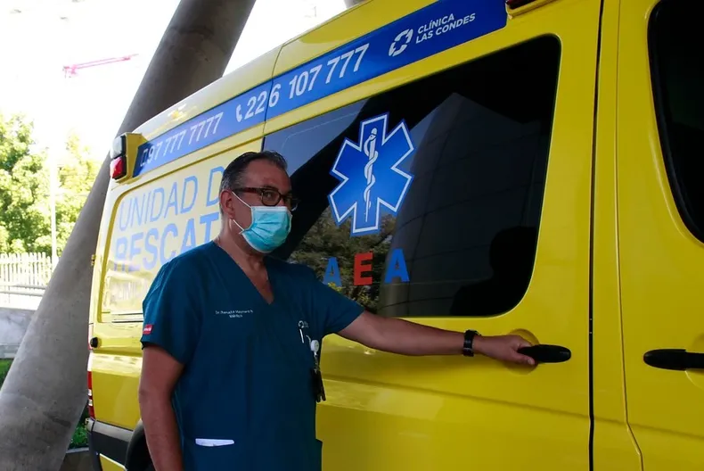 dejo luces encendidas, bateria de ambulancia se descargo y fue despedido  fue a juicio y consiguio 21 millones de indemnizacion.webp