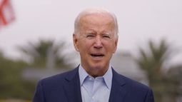 Biden pide al Congreso acelerar gran reforma policial para enfrentar al racismo en EE.UU