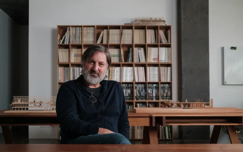 arquitecto chileno smiljan radic gana el premio pritzker 2026 el nobel de la arquitectura es el segundo chileno en lograrlo.webp