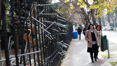 Estudiantes se toman Liceo 1 Javiera Carrera en la previa a la marcha