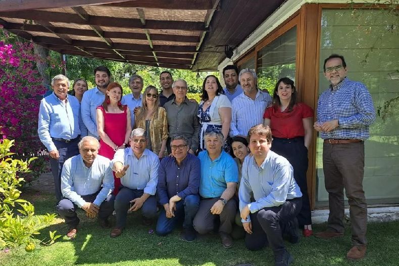 8777 oficialismo.jpg