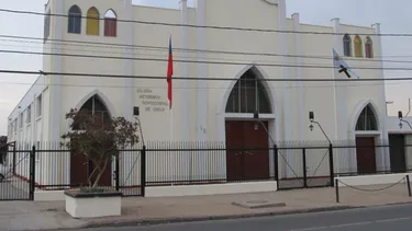 Por no ser elegido pastor cerró con cadenas y candados iglesia en Cerro Navia: Ordenan abrirla con fallo judicial