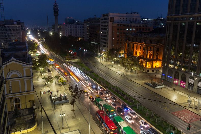 Imagen de la alameda de noche / Agencia Uno