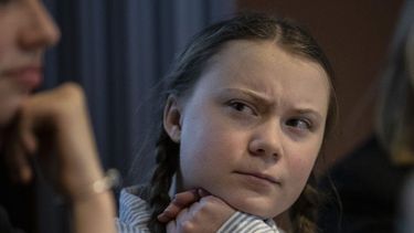 Critican a El Mercurio por intentar sabotear el viaje de Greta Thunberg en barco no contaminante