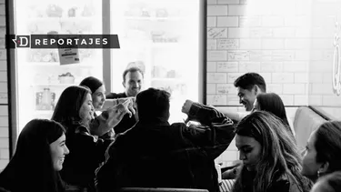 ¿Soltero?: Eventos para conocer gente se hacen tendencia en Chile evidenciando emergente fenómeno