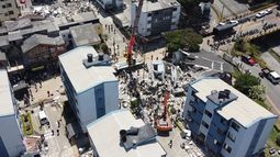 Buscan a sobrevivientes del terremoto en Colombia - Agencia EFE