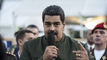 EE.UU. aprieta a Maduro bloqueando pagos por petróleo venezolano: Maniobra implicará miles de millones en pérdidas