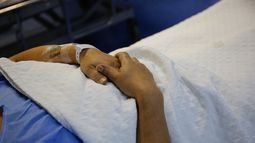 Senador Castro (PS) por listas de espera: Condenamos a adultos mayores a morir esperando