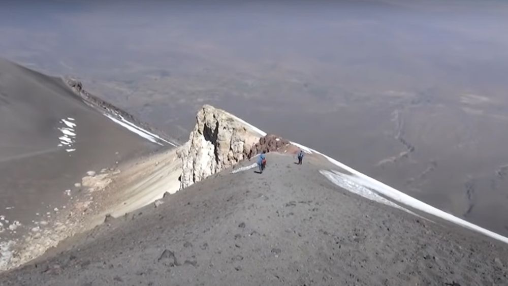 Chileno muere al caer 300 metros al intentar escalar volcán Misti en Perú