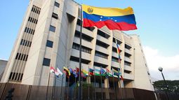 Corte venezolana revierte decisión de asumir las funciones del Parlamento