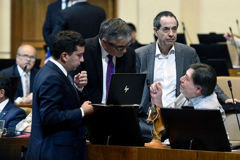 A_UNO_1446784.jpg