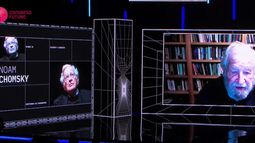 Noam Chomsky se lanza contra la industria petrolera en el Congreso Futuro
