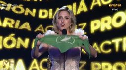 VIDEO| “A mí no me gusta hablar del aborto, pero tenemos que llegar a un acuerdo para que las mujeres no sigan muriendo”: Carla Peterson en premiación televisiva argentina
