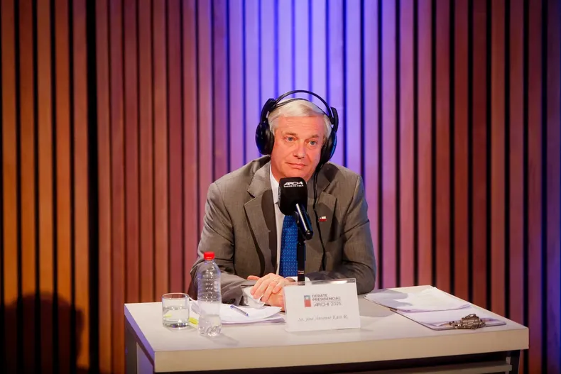 kast pone en duda la ley de 40 horas en debate archi.webp