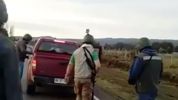 VIDEO| Denuncian a civiles armados realizando controles de identidad en ruta de Tirúa