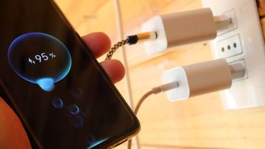 Mantén cargado tu celular ante cualquier corte de luz en Santiago - Agencia Uno