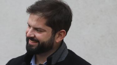 Académico e hito de Boric sobre Piñera y Bachelet: Releva cercanía y sus categóricos mea culpa