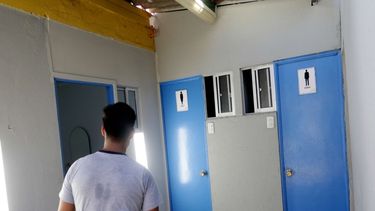 Acá se aceptan tal como son: Liceo de Calama es pionero en la instalación de baños mixtos para estudiantes trans