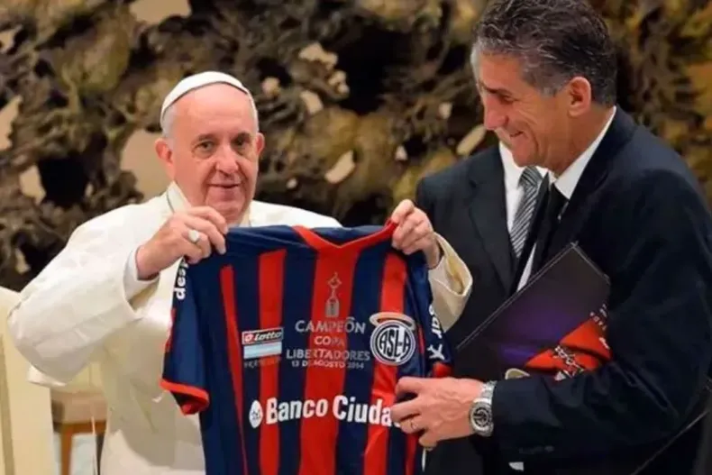 14560 papa san lorenzo.webp