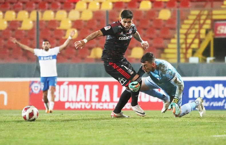 La UC frente a Colo Colo en el partido disputado a mitad de semana que termino sin goles .jpg