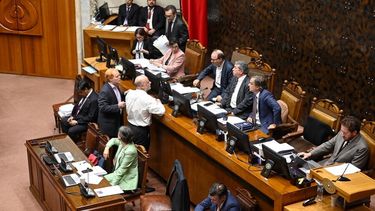 Ipsos: 72% de los chilenos siente que la clase política no está preocupada de la gente