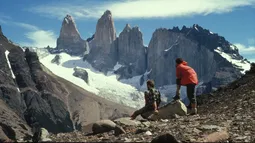 Lanzan documental sobre la primera excursión que logró llegar a la cumbre de Torres del Paine en 1963