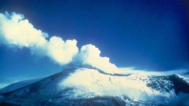 Miles de sismos en volcán Nevado del Ruiz obliga en Colombia a levantar alerta naranja