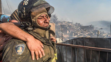 REDES| Masivo apoyo a bombero ejemplo de Valparaíso: Preferí que se queme mi casa a que se siguieran quemando otras