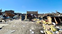 Al menos 64 muertos por los tornados en Kentucky, según el gobernador