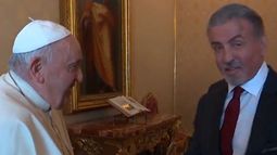 La frase del Papa Francisco al conocer a Sylvester Stallone: Hemos crecido con sus películas