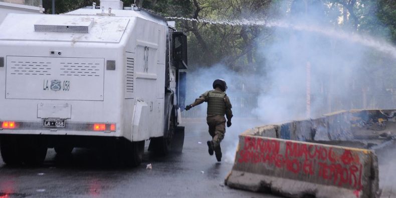 Carabineros deberá responder por trauma ocular ocurrido en Plaza Italia / Agencia Uno