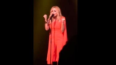 La letra del himno de España escrita por Marta Sánchez que fue apasionadamente aplaudida por la derecha española