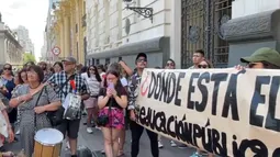 Profesores de Santiago en paro indefinido por conflicto por bono con Desbordes: Medida afecta a 39 establecimientos
