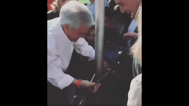 VIDEO| Diseñan bicicleta antirrobo, pero Piñera igual sabe cómo hacerla