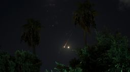 Irán confirma que ataque con misiles a Israel es en venganza por las muertes de líderes de Hizbulá y Hamas