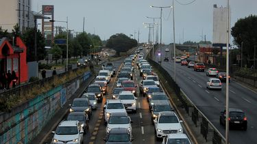 Restricción vehicular en Santiago hoy viernes 13 de junio: Si tu patente termina en estos dígitos, toma la micro