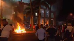 Por rechazo a reelección presidencial: Quema de Parlamento en Paraguay dejó un muerto y varios heridos