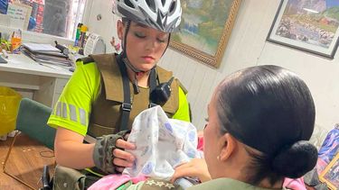 Madre de bebé de 2 días abandonado se entregó a Carabineros y mostró arrepentimiento